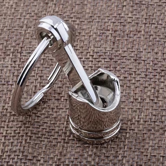 Silver Car Engine Piston Keychain – Metal Auto Accessory for Car Enthusiasts - Picture 6 of 8